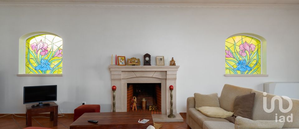 Moradia T5 em Regueira de Pontes de 318 m²