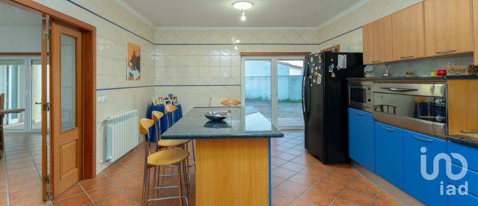 Moradia T5 em Regueira de Pontes de 318 m²