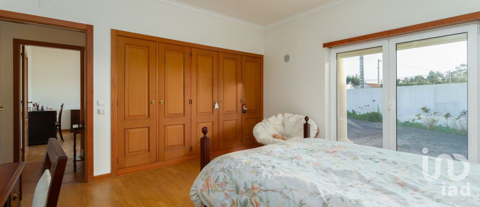 Moradia T5 em Regueira de Pontes de 318 m²