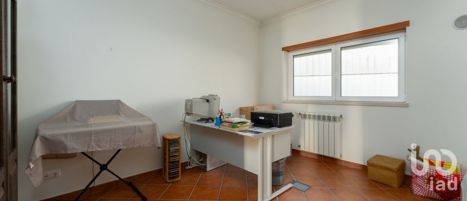 Moradia T5 em Regueira de Pontes de 318 m²