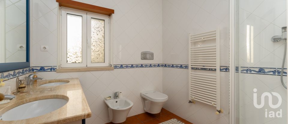 Moradia T5 em Regueira de Pontes de 318 m²