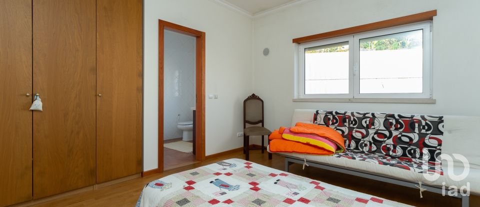 Moradia T5 em Regueira de Pontes de 318 m²