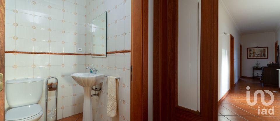 Moradia T5 em Regueira de Pontes de 318 m²