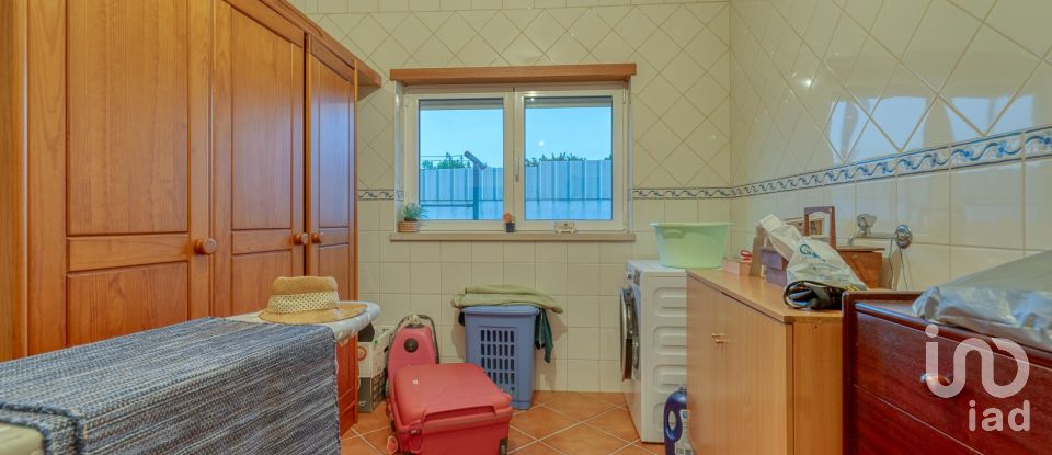 Moradia T5 em Regueira de Pontes de 318 m²