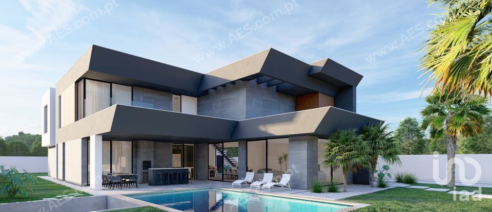 Moradia T4 em Corroios de 472 m²