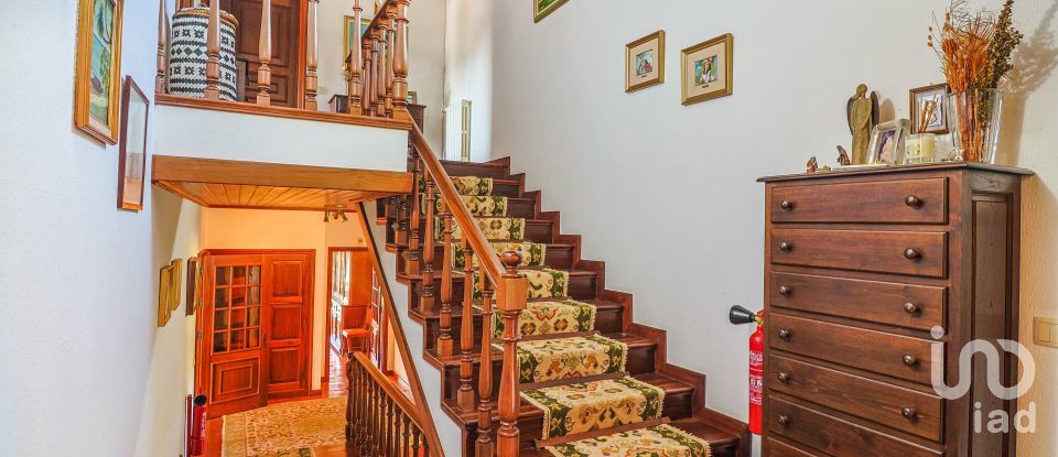 Gîte T4 à Ponte de 366 m²