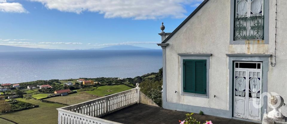 House T5 in Santo Amaro of 210 m²