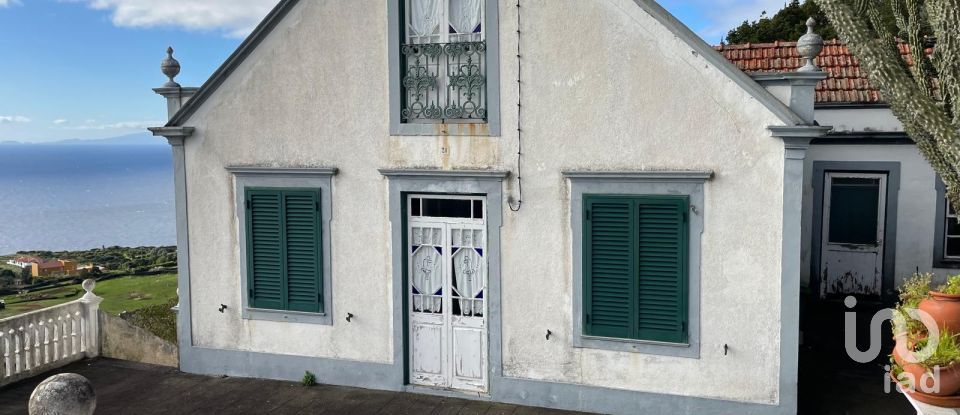 House T5 in Santo Amaro of 210 m²