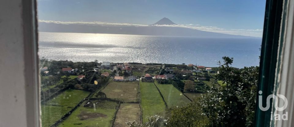 House T5 in Santo Amaro of 210 m²