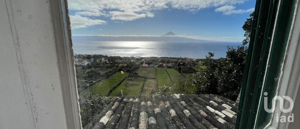 House T5 in Santo Amaro of 210 m²