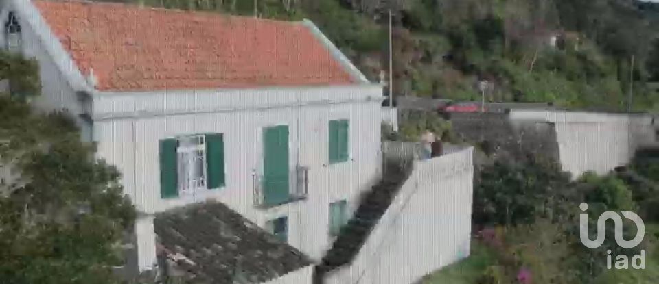 House T5 in Santo Amaro of 210 m²