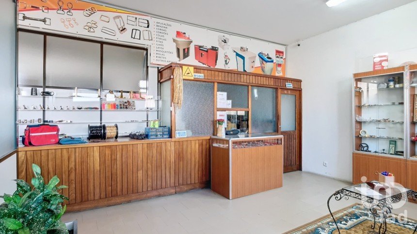 Boutique/Local commercial à São joão da madeira de 3 178 m²