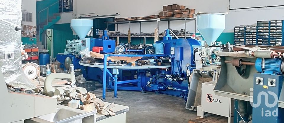 Boutique/Local commercial à São joão da madeira de 3 178 m²