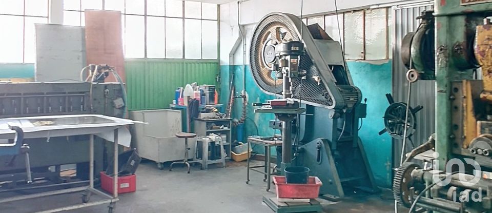 Boutique/Local commercial à São joão da madeira de 3 178 m²