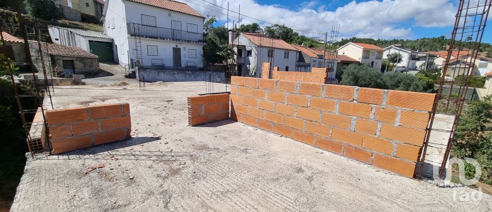 Terreno urbano em Vale de Azares de 4 400 m²