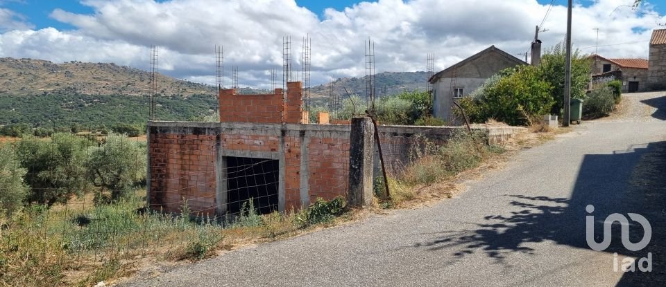 Terreno urbano em Vale de Azares de 4 400 m²