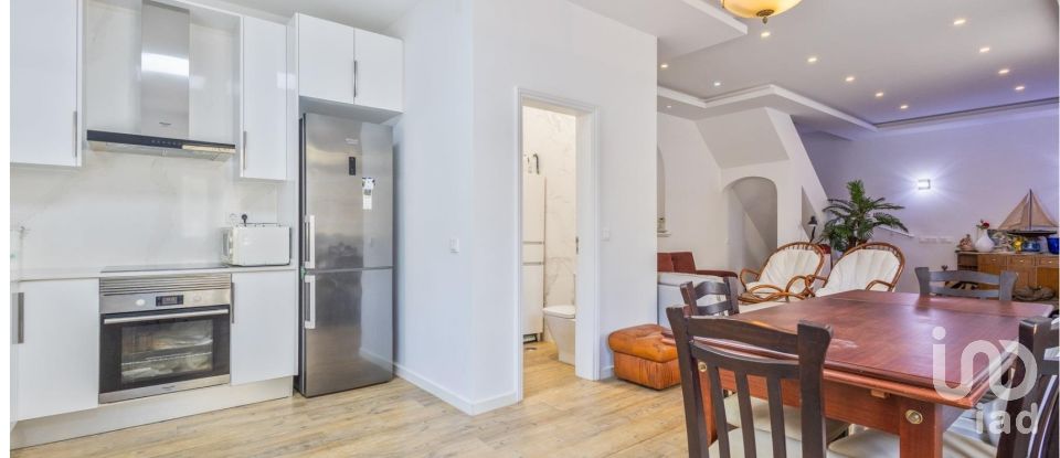 House T3 in Areeiro of 203 m²