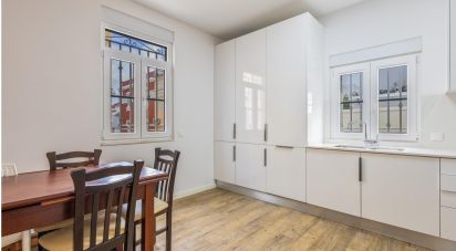 House T3 in Areeiro of 203 m²