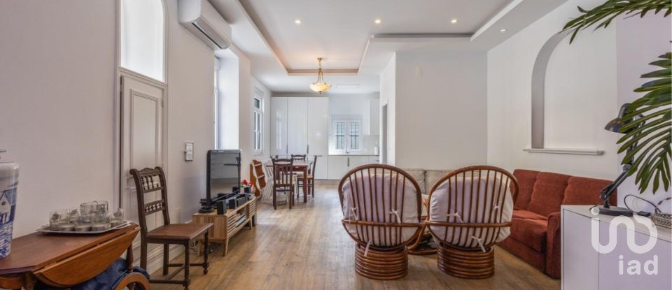 House T3 in Areeiro of 203 m²