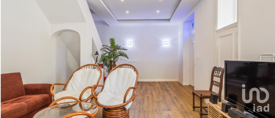 House T3 in Areeiro of 203 m²