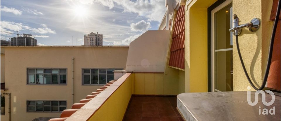 House T3 in Areeiro of 203 m²