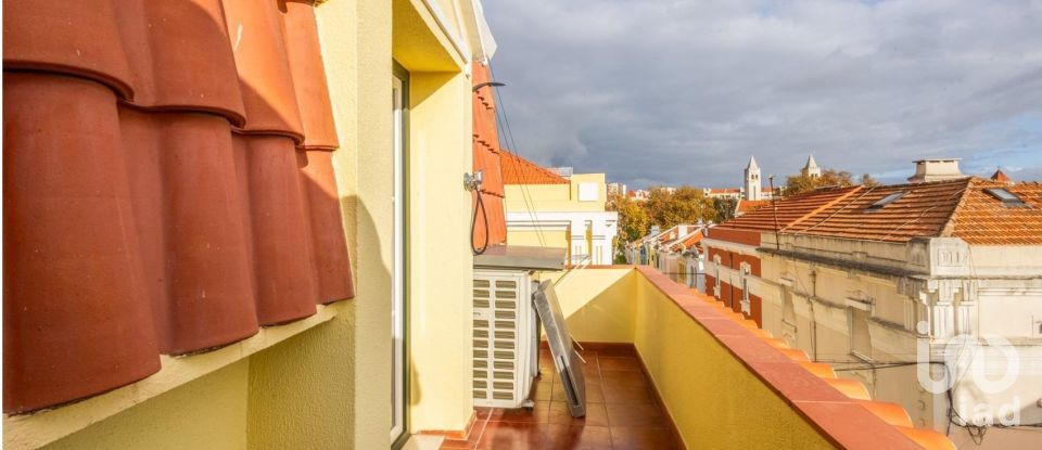 House T3 in Areeiro of 203 m²