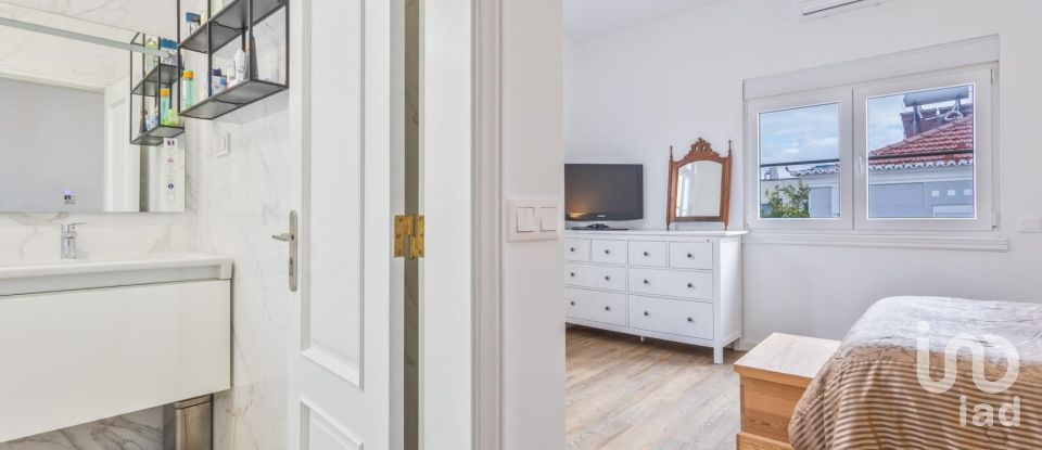 House T3 in Areeiro of 203 m²