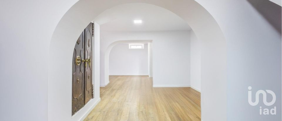 House T3 in Areeiro of 203 m²