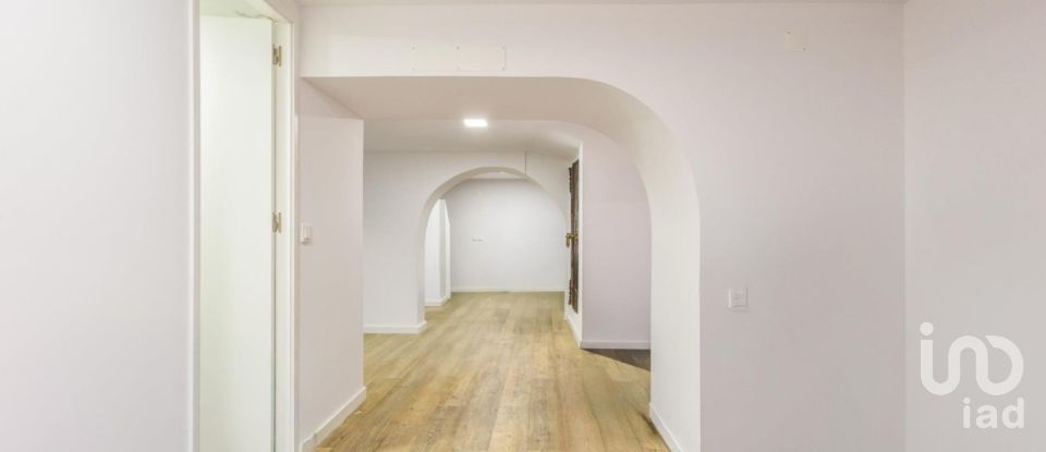 House T3 in Areeiro of 203 m²