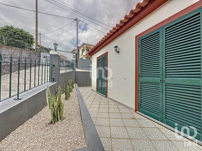 Maison T4 à Santo António de 379 m²