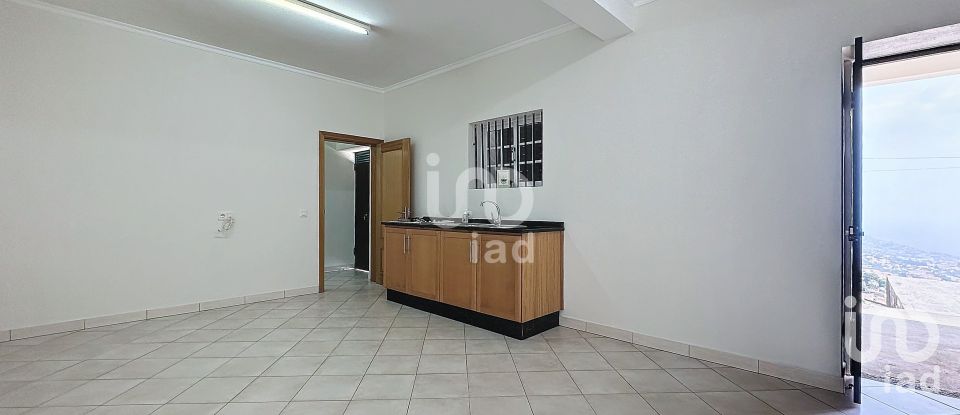 Maison T4 à Santo António de 379 m²