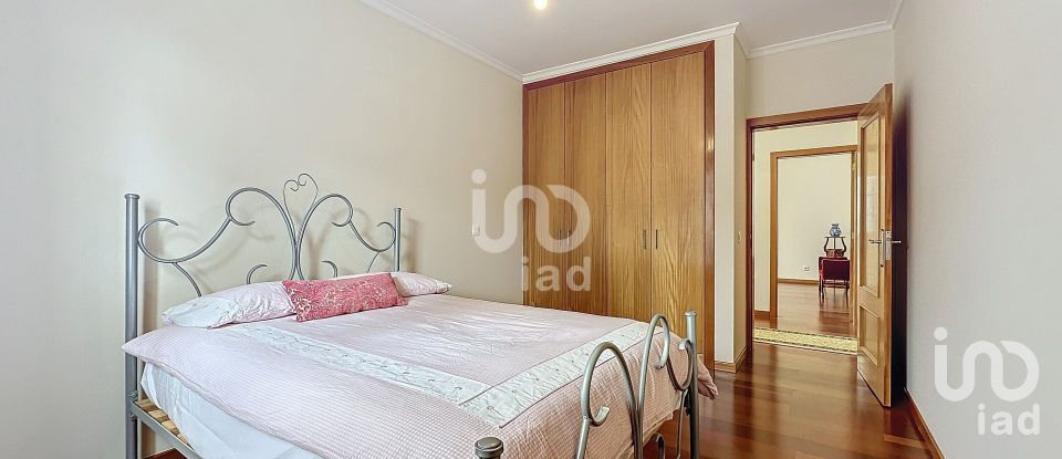 Maison T4 à Santo António de 379 m²