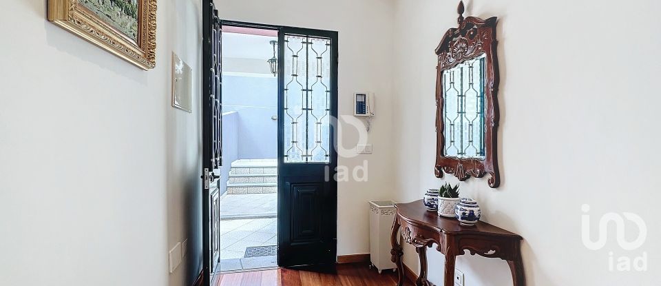 Maison T4 à Santo António de 379 m²