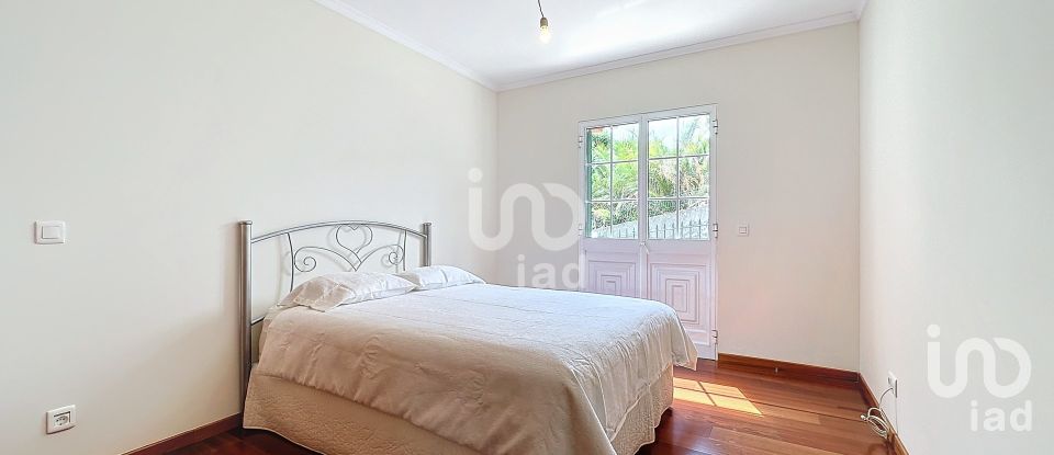 Maison T4 à Santo António de 379 m²