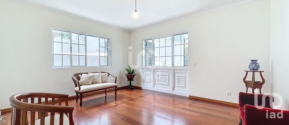 Maison T4 à Santo António de 379 m²