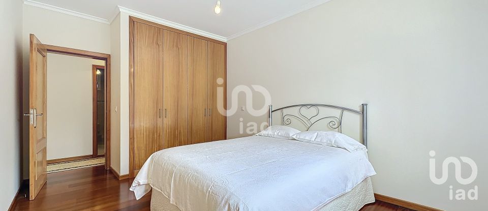 Maison T4 à Santo António de 379 m²