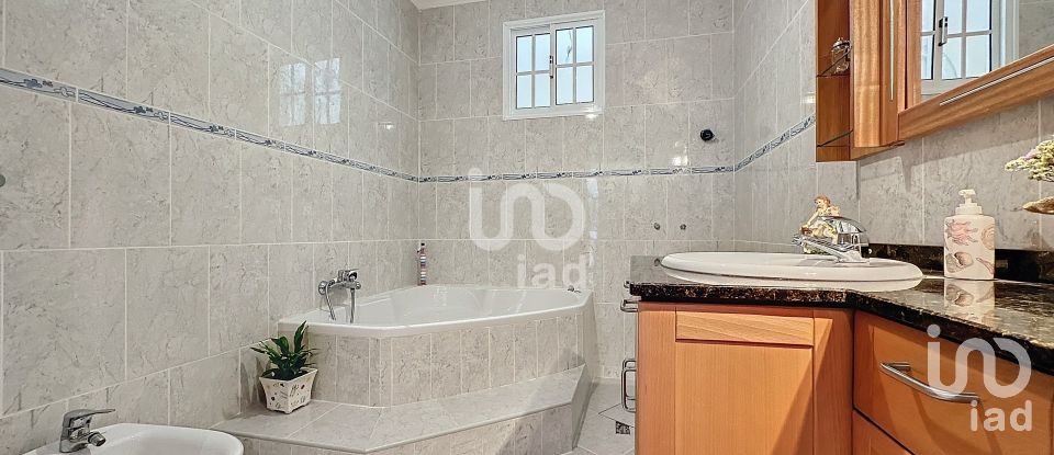 Maison T4 à Santo António de 379 m²