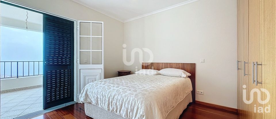 Maison T4 à Santo António de 379 m²