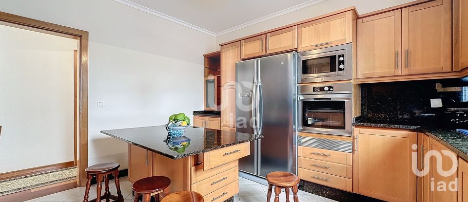 Maison T4 à Santo António de 379 m²