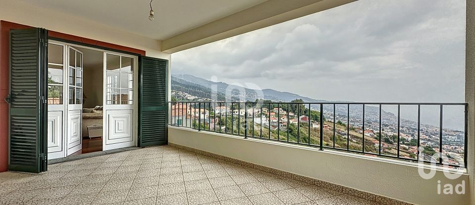 Maison T4 à Santo António de 379 m²