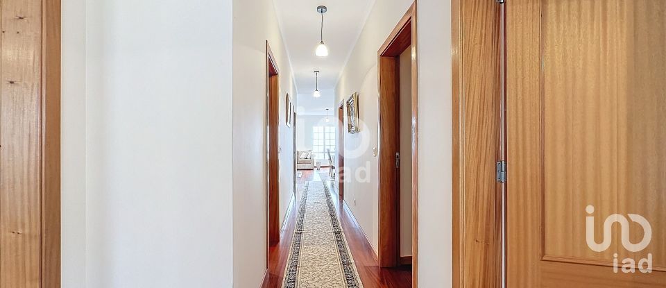 Maison T4 à Santo António de 379 m²