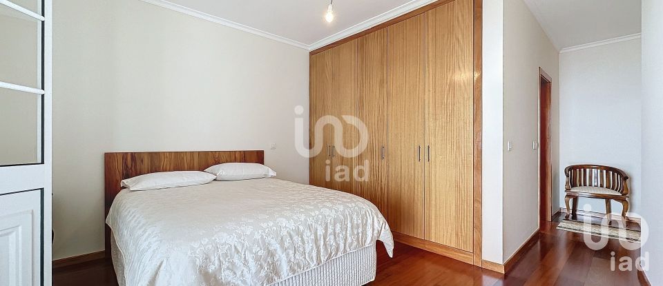 Maison T4 à Santo António de 379 m²