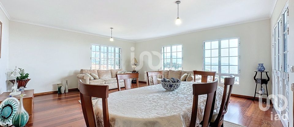 Maison T4 à Santo António de 379 m²