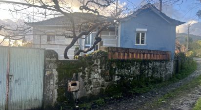 Maison T3 à Santa Cruz da Trapa e São Cristóvão de Lafões de 184 m²