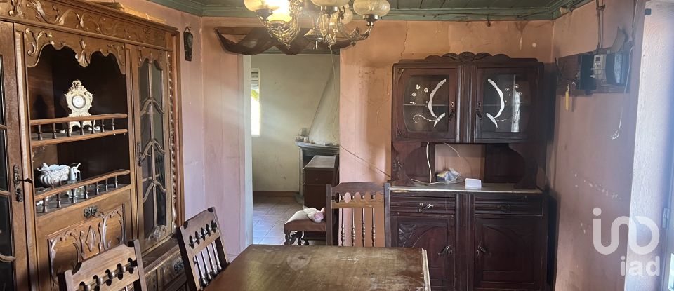 Maison T3 à Santa Cruz da Trapa e São Cristóvão de Lafões de 184 m²