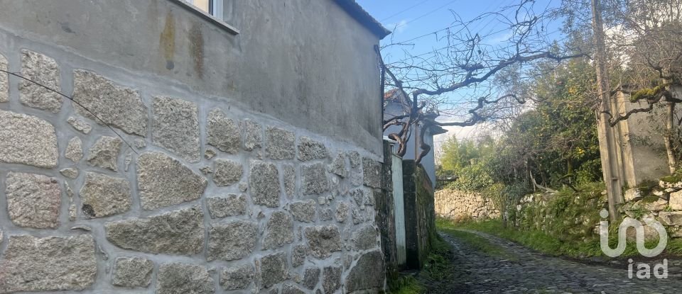 Maison T3 à Santa Cruz da Trapa e São Cristóvão de Lafões de 184 m²