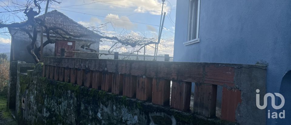 Maison T3 à Santa Cruz da Trapa e São Cristóvão de Lafões de 184 m²