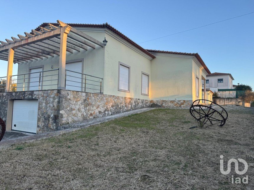 Traditional house T3 in Valado dos Frades of 563 m²
