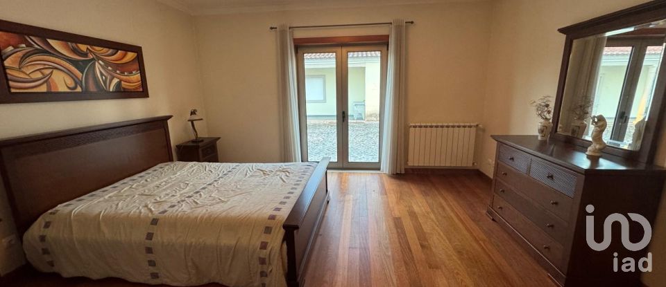 Traditional house T3 in Valado dos Frades of 563 m²