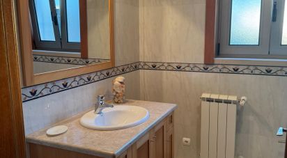 Traditional house T3 in Valado dos Frades of 563 m²